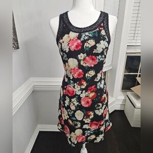 Esley floral dress size small